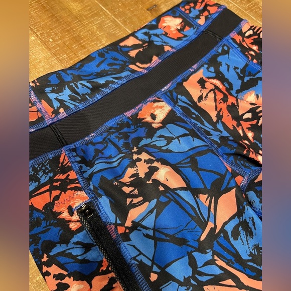 💙 Lululemon Inspire Tight II crop
Paint Storm Harbor Blue Multi - Picture 5 of 8